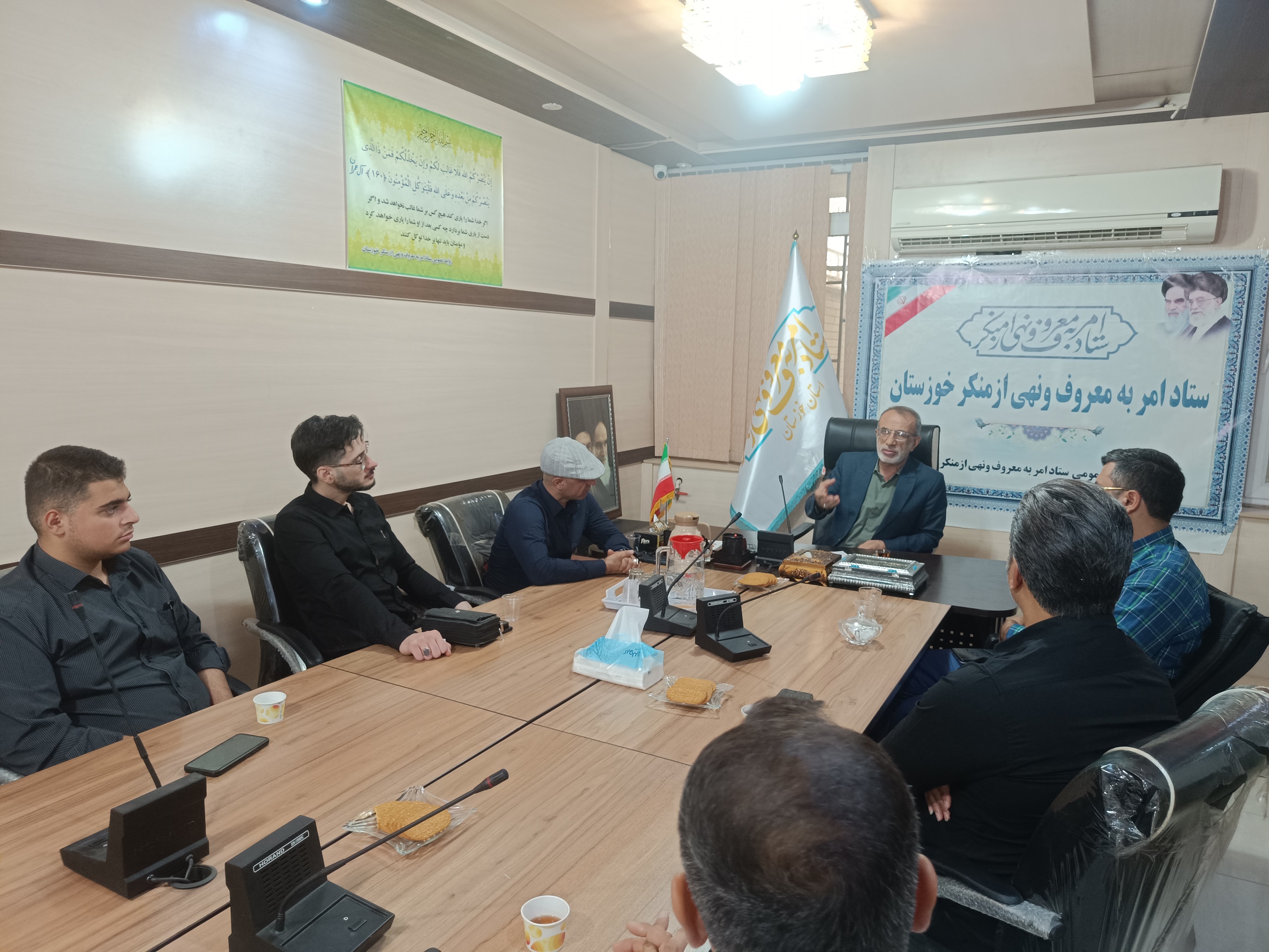 البسه نامناسب یکی از ابزار فرهنگی استعمار می‌باشد که بسیار زیرکانه برای ترویج اخلاق نامتعارف بر روی جوانان کار می‌کند