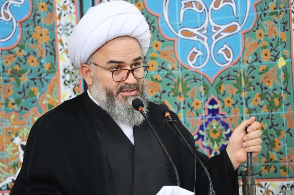 امام خمینی (ره) پایه گذار و مصداق واقعی وحدت بودند