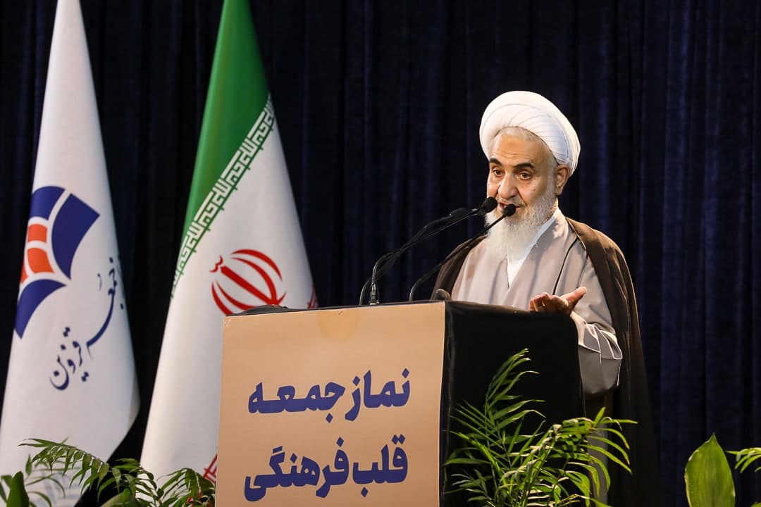 منافقان، مستکبران و حاکمانی که نوکر مستکبران هستند، این ها همه یکی هستند