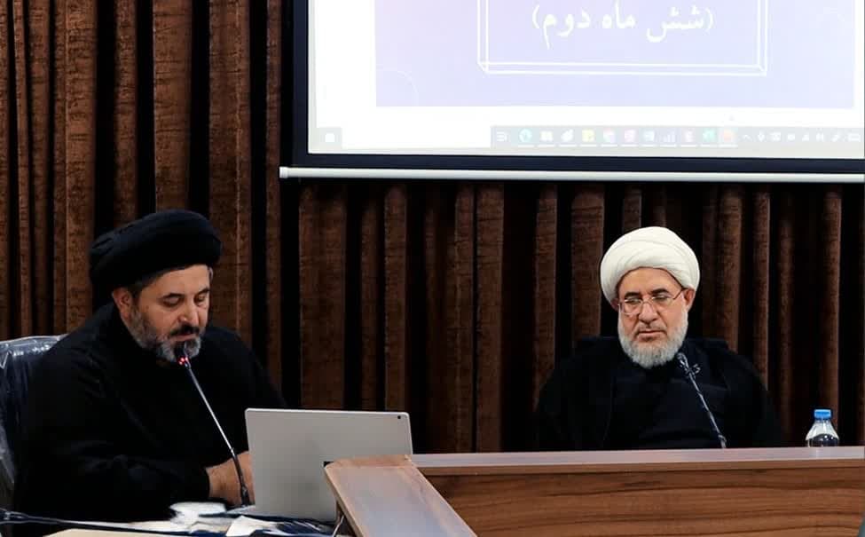 ‌‌ بازدید آیت‌الله محسن اراکی از پژوهشکده امر به معروف و نهی از منکر در استان قم