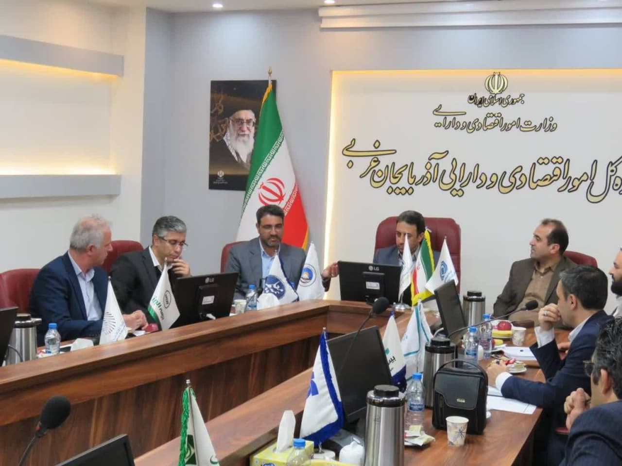 جلسه هماهنگی شرکت های بیمه استان آذربایجان غربی