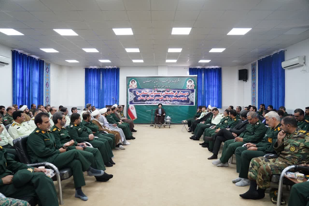  فرماندهان و مسئولین نظامی و انتظامی با نماینده ولی فقیه در استان دیدار کردند