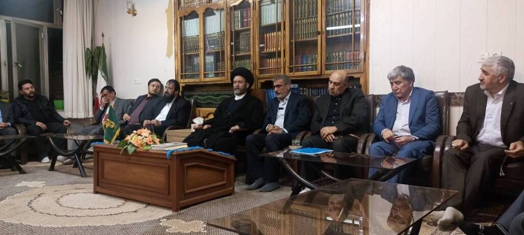 احزاب در کنار کار سیاسی به امور فرهنگی بپردازند