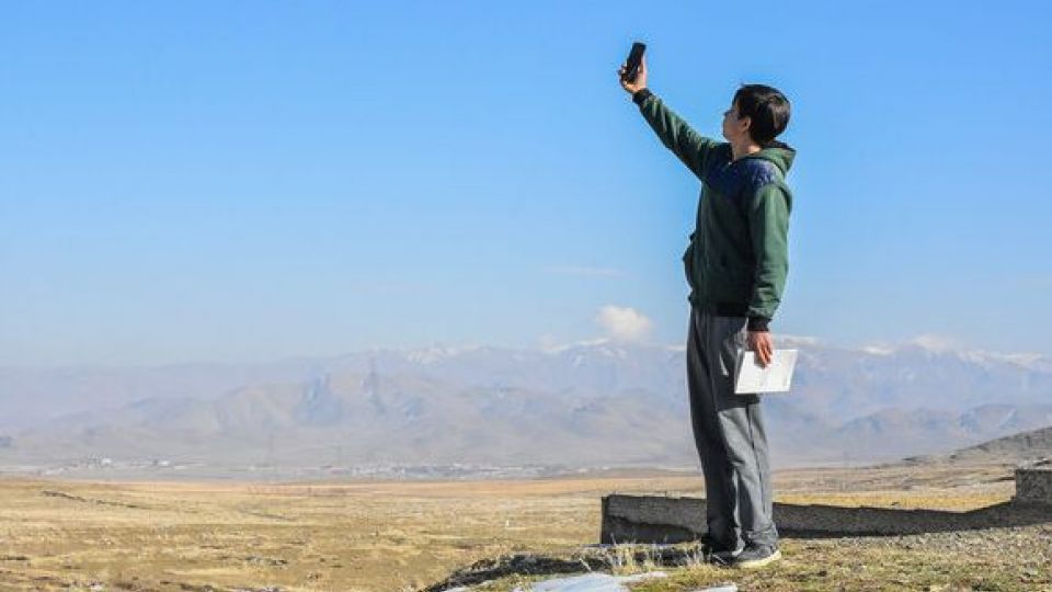 شهروندخبرنگار:  نارضایتی شهروندان از آنتن‌دهی تلفن همراه در روستاهای شاهراه و احمدآباد مقبل مشهد