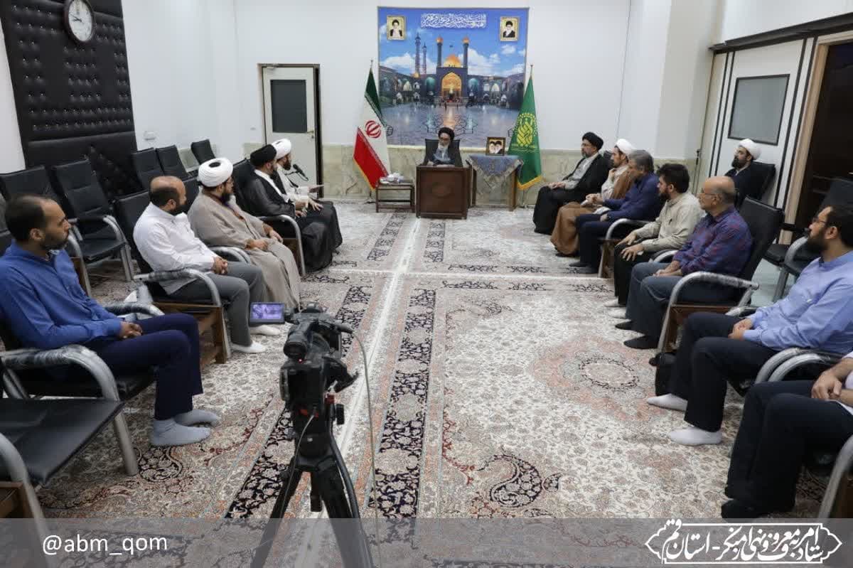 نشست صمیمانه آیت‌الله سعیدی، رئیس ستاد امر به معروف و نهی از منکر استان قم با دبیر و کارمندان ستاد امر به معروف قم