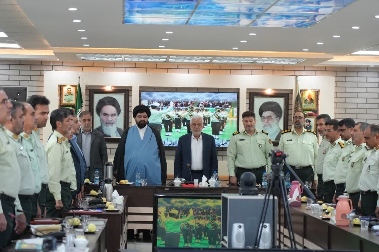 مجموعه نیروی انتظامی در استان مقتدرانه و برادرانه در کنار مردم هستند