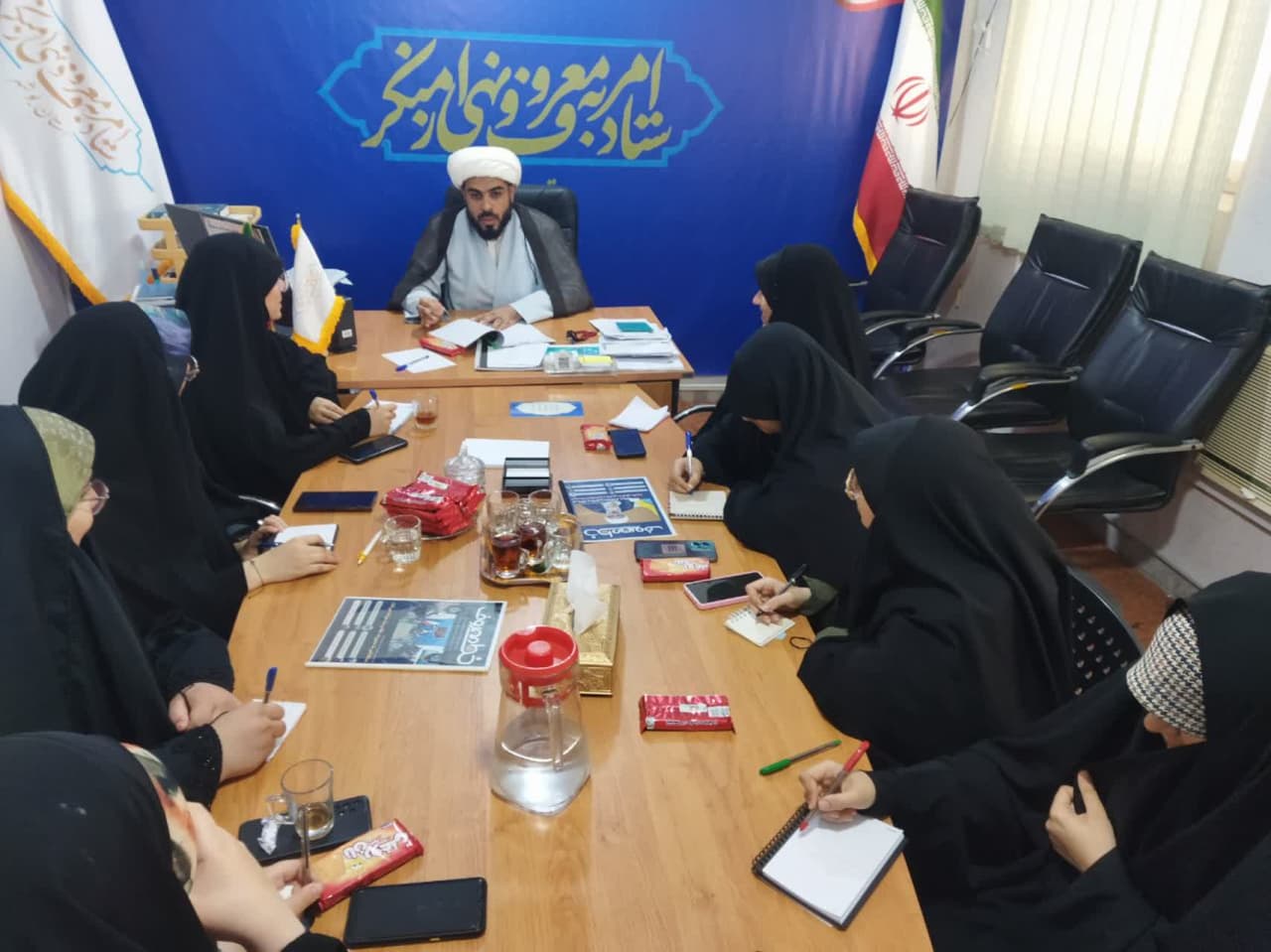 دانش آموزان، آمران به معروف اند.