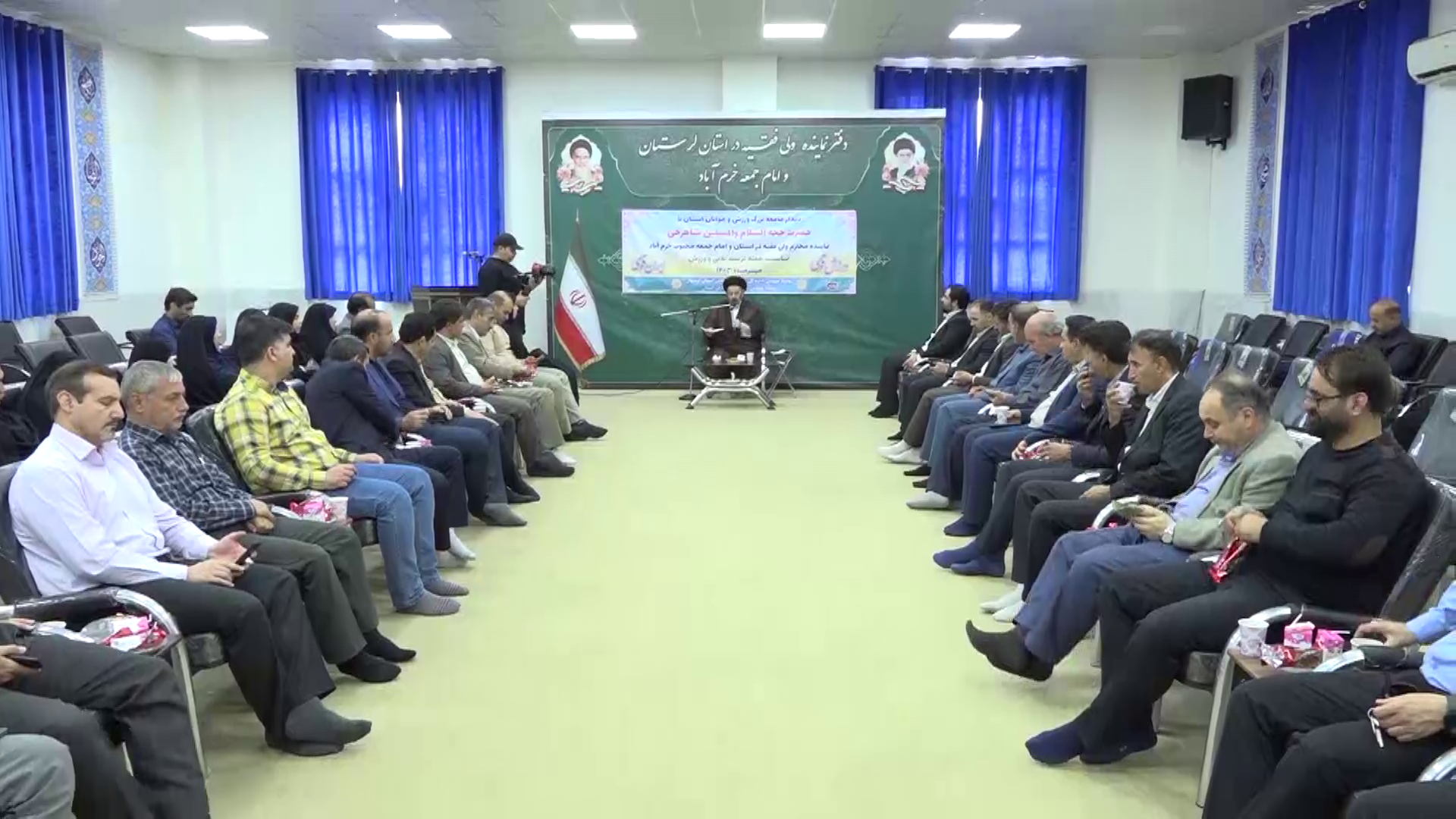 در مراسمی مسئولان دانشگاه لرستان و جامعه ی ورزشی استان با رئیس ستاد امر به معروف و نهی از منکر لرستان ديدار و گفتگو کردند