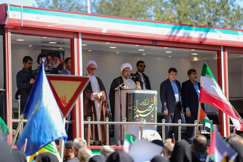 فعالیت افراد نفوذی تحت‌تأثیر فرهنگ غرب در مراکز علمی و آموزشی را تحمل نمی‌کنیم