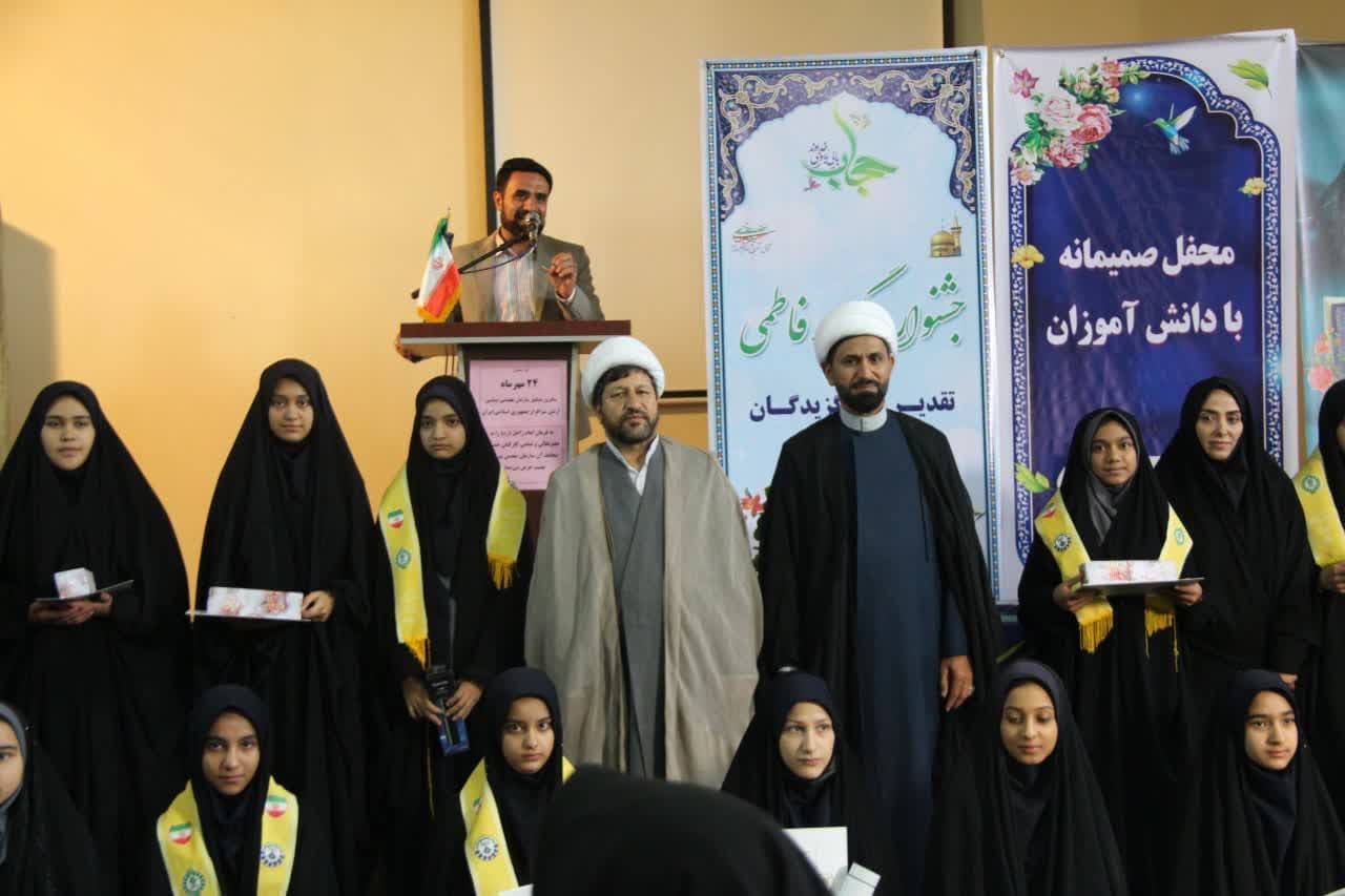  حجاب، نماد عفت و پاک‌دامنی در جامعه اسلامی است