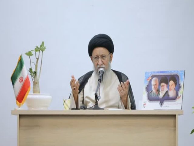 رئیس ستاد امربه‌معروف و نهی از منکر استان گلستان در دبیرستان شاهد نماز جماعت ظهر و عصر را برگزار کرد