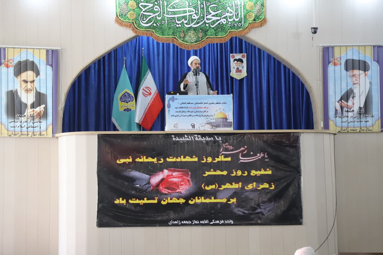 حضرت زهرا(س) محور وحدت جامعه اسلامی بوده و تمام توان خود را صرف کرد تا وحدت جامعه اسلامی صدمه نبیند