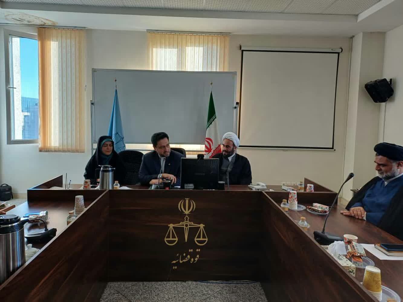 برگزاری نشست تبیینی با موضوع امر به معروف و نهی از منکر توسط دادگستری کل استان تهران