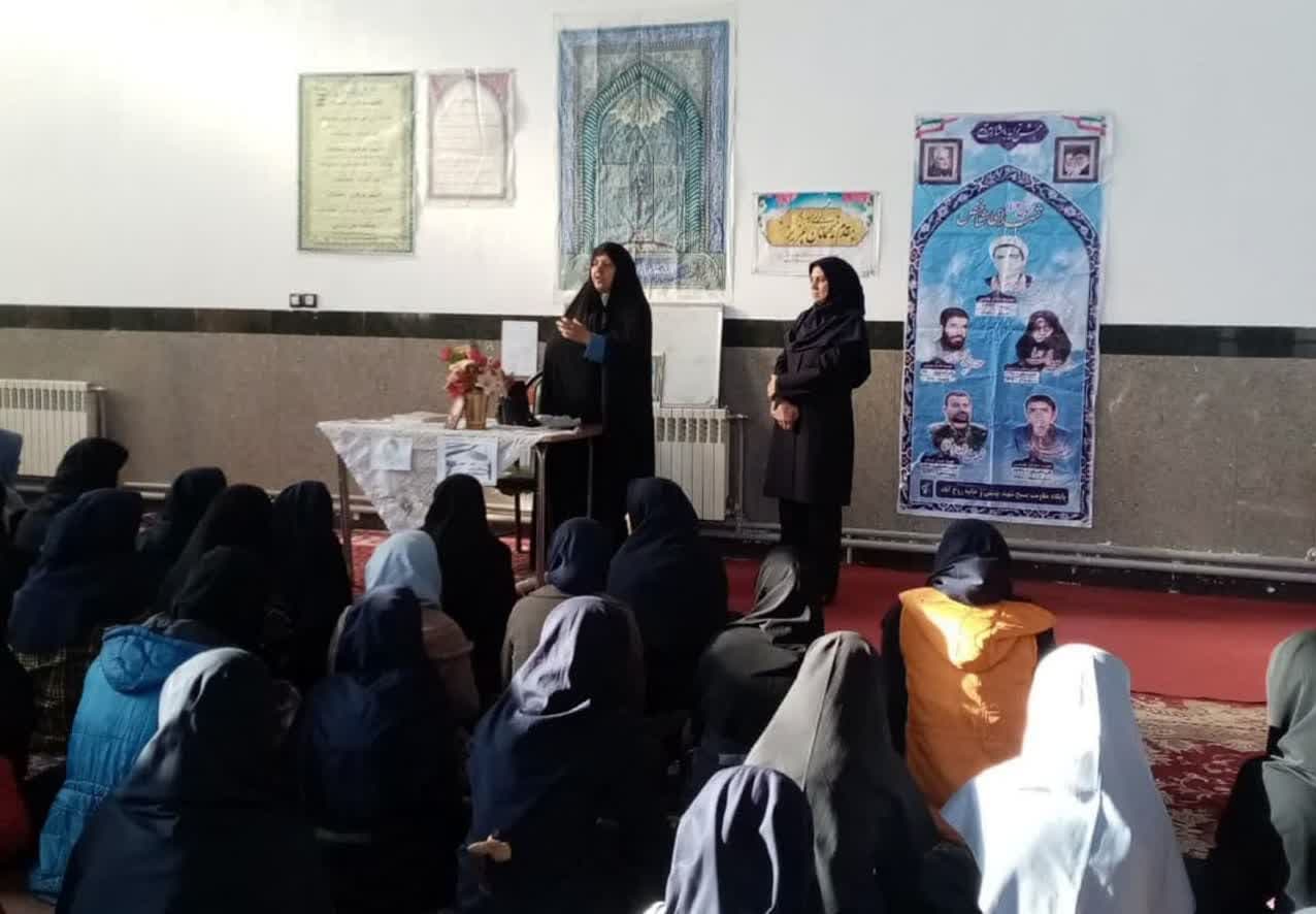 نشست روشنگری با موضوع ارزش‌ها و ضد ارزش‌ها در روستای روح آباد برگزار شد