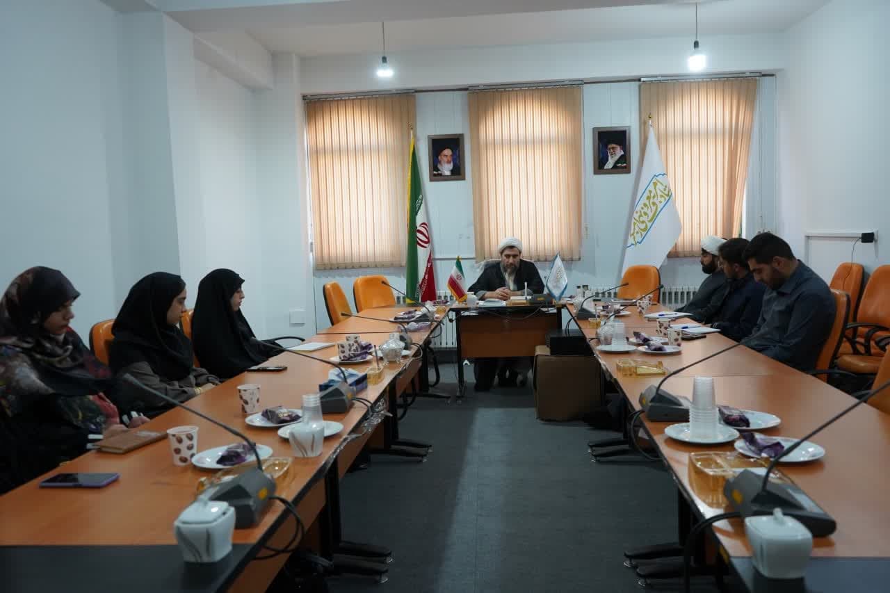 نشست هم اندیشی دبیر ستاد امر به معروف ستان با تعدادی از دانشجویان کنشگر