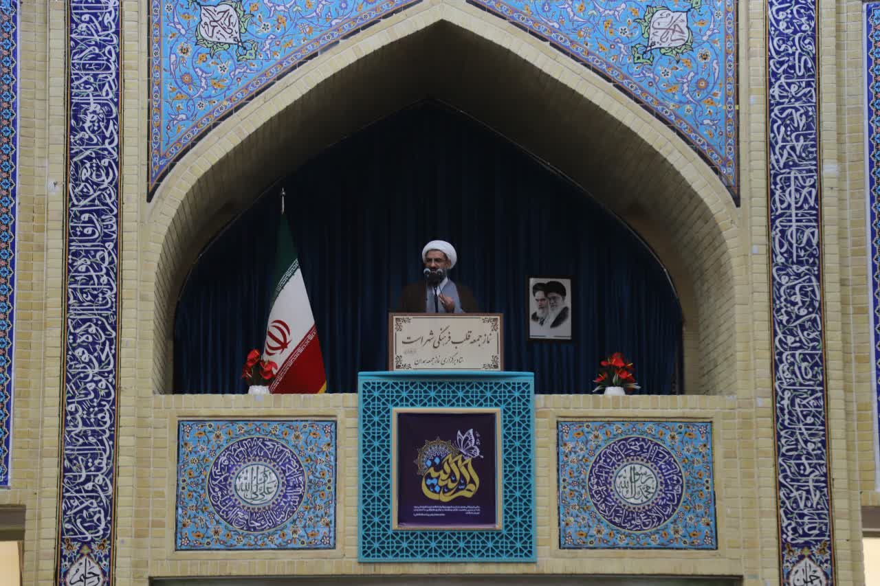 مدیری که تعهدی به خون شهدا ندارد، اگر حرف از مردم بزند، ریاکارانه است.