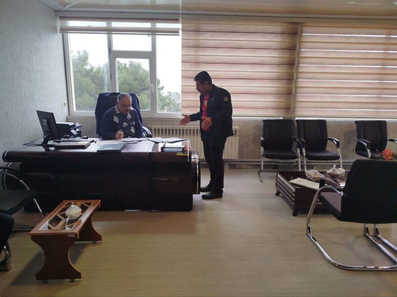 تکریم ارباب رجوع یکی از وظایف اصلی خدمتگزاران دولت در دستگاه های اجرایی است