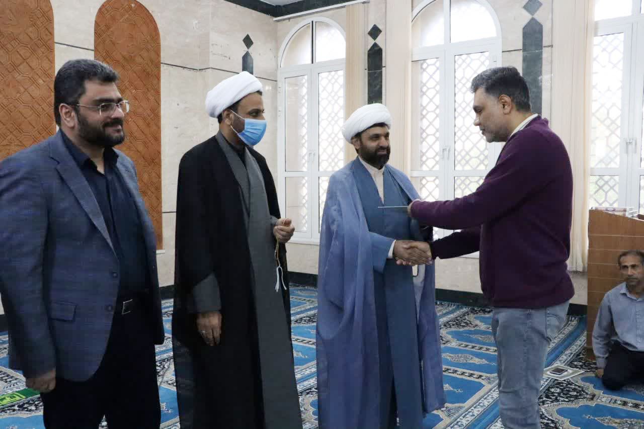 طی مراسمی کارمندان فعال در حوزه امربه معروف و نهی از منکر استانداری هرمزگان تقدیر شدند