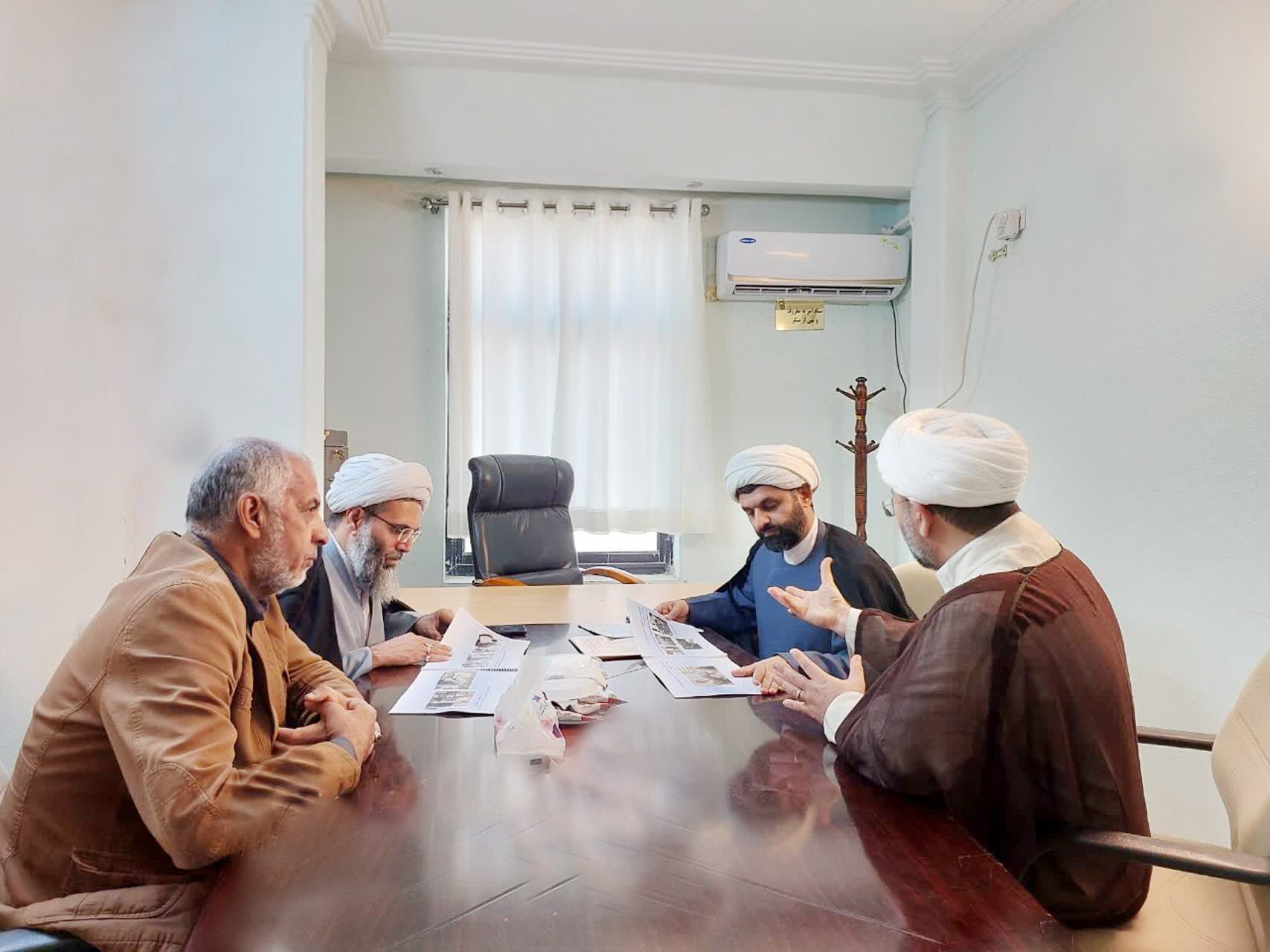 حسب قانون تمام دستگاه های اجرایی،قضایی و نظامی در حوزه امربه معروف مسئول هستند