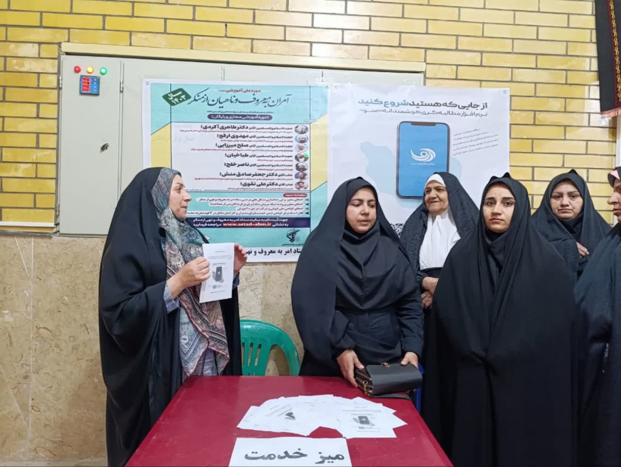میز خدمت ستاد امر به معروف و نهی از منکر شهرستان پلدختر در مصلای این شهرستان برپا شد