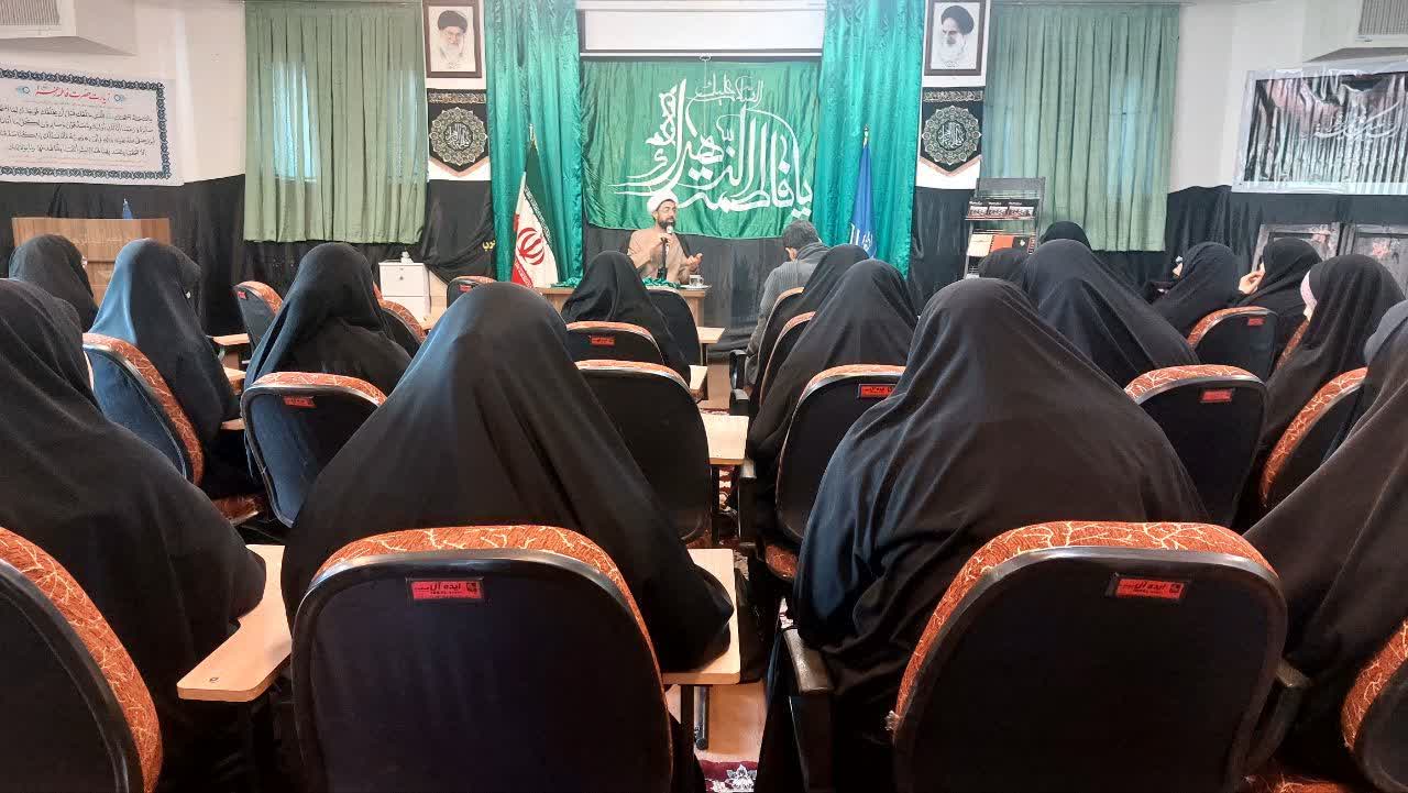 نشست فعالین و مبلغین حوزه علمیه خواهر شهرستان خمین