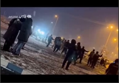  برخورد با خبرنگار خاطی در خصوص اعلام خبر شادی مردم خواف در شب شهادت