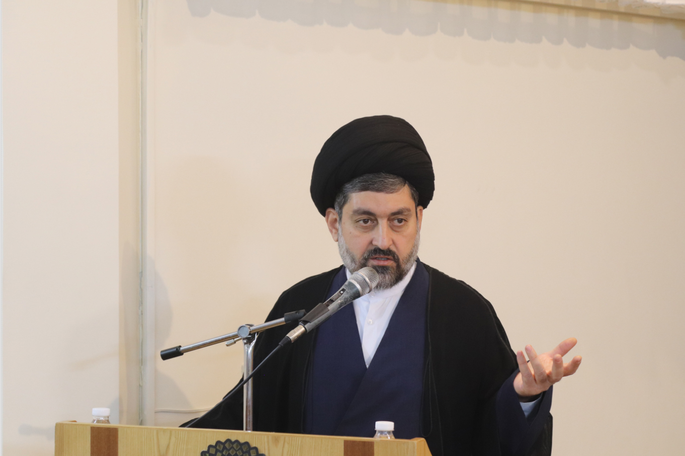 نشست خبری با جناب حجت الاسلام  آقای سید اسماعیل حسینی مقدم سرپرست اجتماعی ، فرهنگی و زیارت استانداری  