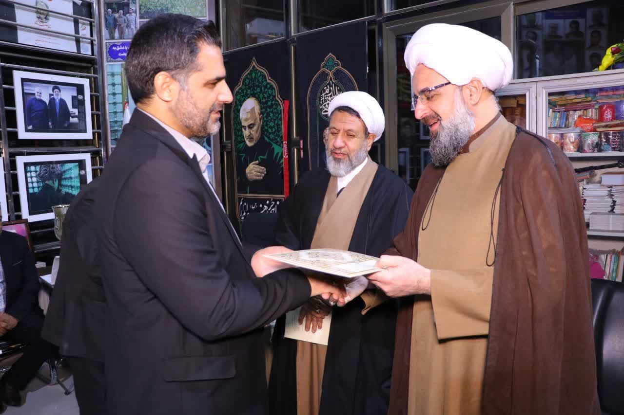  "شهیدان، نمادهای واقعی ایثار و فداکاری در راه خدا هستند"