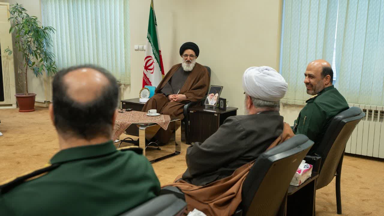 دیدار پاسداران سپاه استان البرز با آیت الله حسینی همدانی