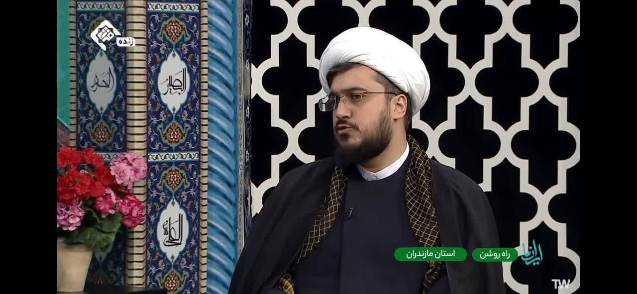 عمل به قرآن تنها راه نجات انسان هاست