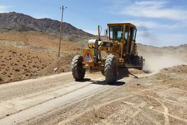 شهروندخبرنگار: تسطیح مسیرهای تردد در روستای کشکک تایباد توسط نیروی زمینی ارتش