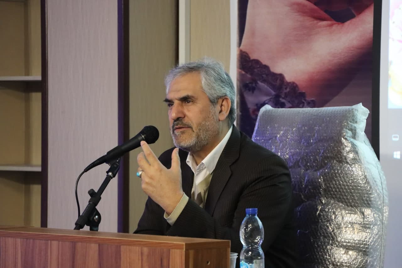 روابط عمومی باید کم، گزیده و شیرین سخن بگوید
