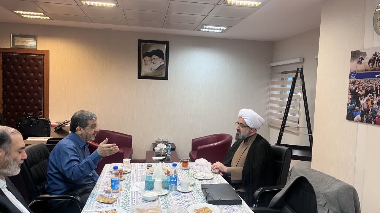 بررسی مسائل فرهنگی و تأکید بر وحدت نیروهای انقلاب