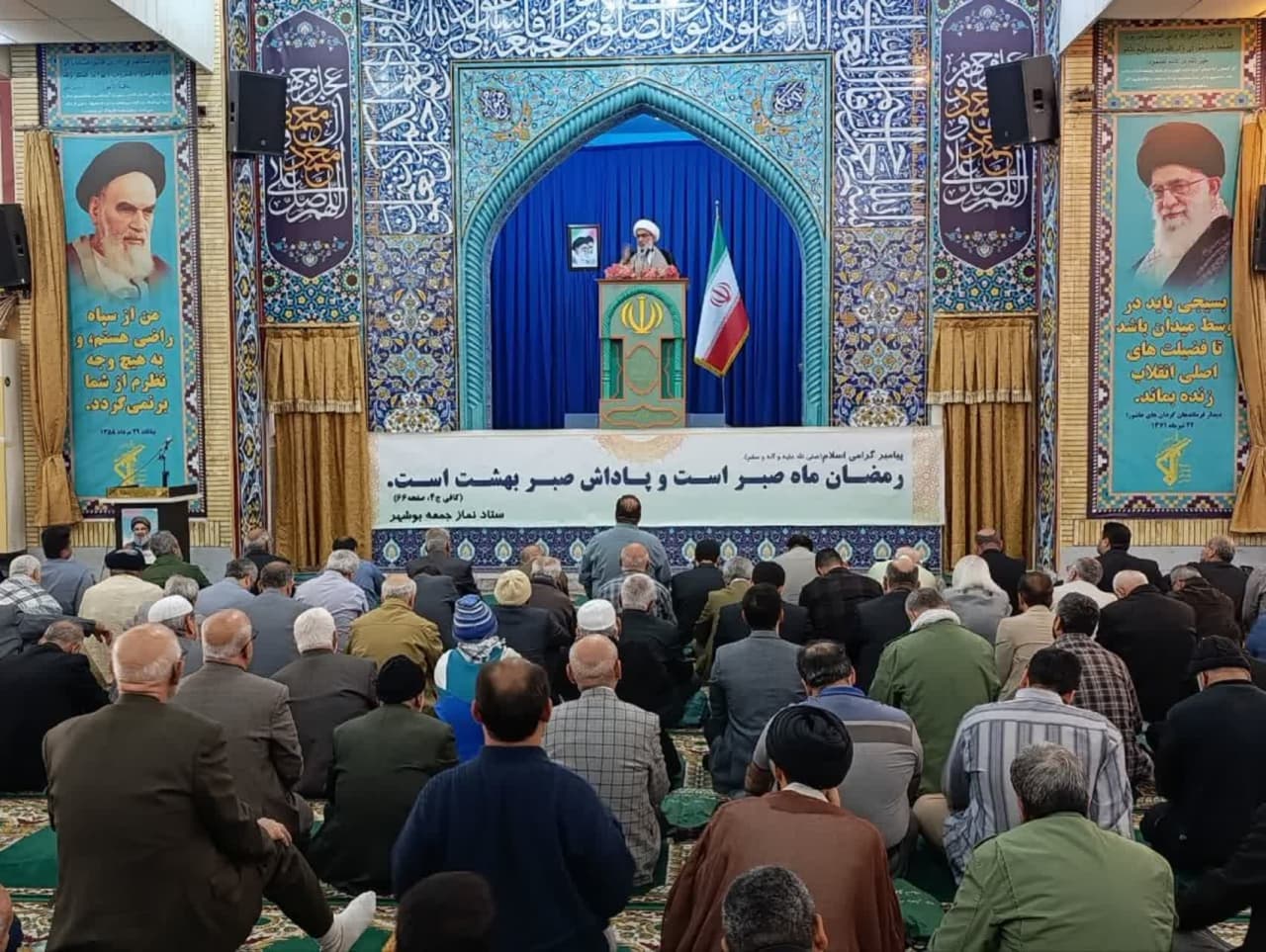 از روزه خواری و کارهای ابتذال ضد فرهنگ اسلامی خودداری شود.