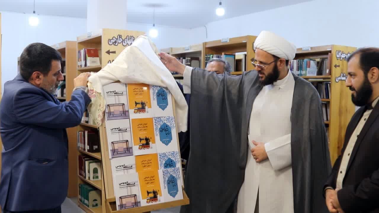 مراسم رونمایی از ۳ جلد کتاب در شهرستان زرند برگزار شد
