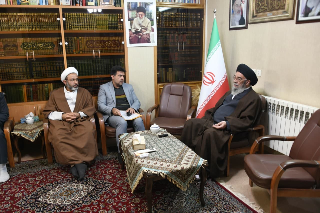 در اموری که ضرری وارد نمی شود به نفع مردم عمل کنیم