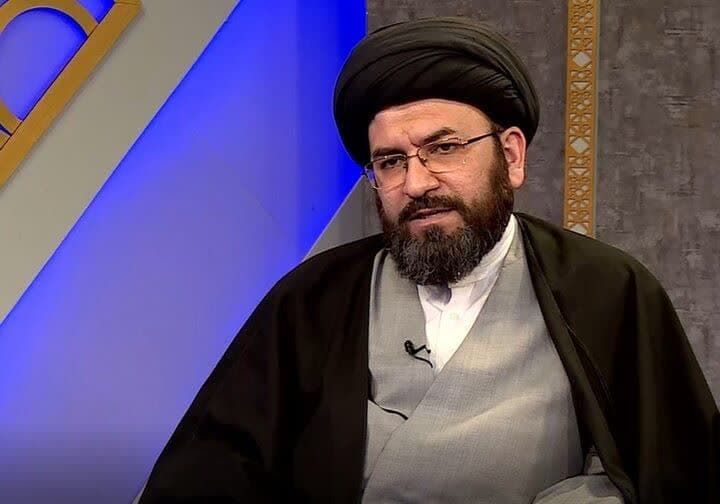 یکی از تجلیات ماه مبارک رمضان حضور خانوادگی پای رحل قرآن می باشد