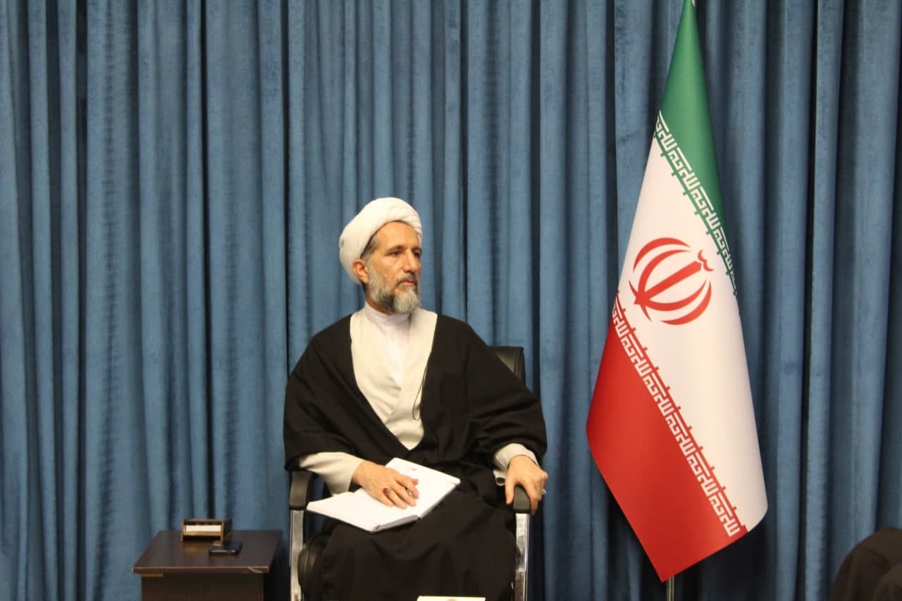 دو رکن عقلانیت و معنویت از ارکان مذهب تشیع می باشد و باید برای تببین این دو رکن تلاش حداکثری داشته باشیم 