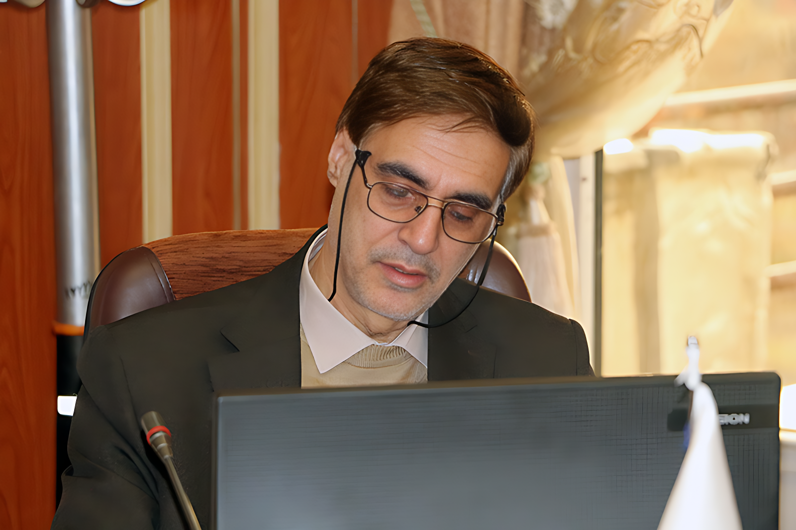 با کمک جامعه نخبگی و دانشگاهی می‌توان مشکلات جامعه را تقلیل داد 