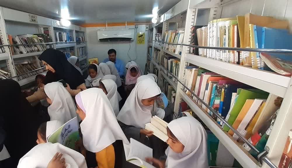  کتابخانه سیار؛ راهکار اقتصادی تحقق عدالت فرهنگی در روستاهای فاقد کتابخانه در تایباد