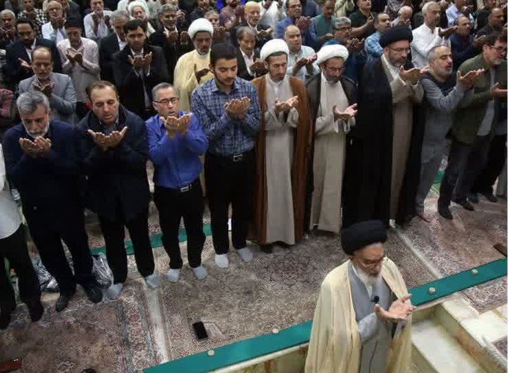 اقامه نماز عید سعید فطر در حرم مطهر حضرت معصومه سلام‌الله علیها به امامت آیت الله سعیدی