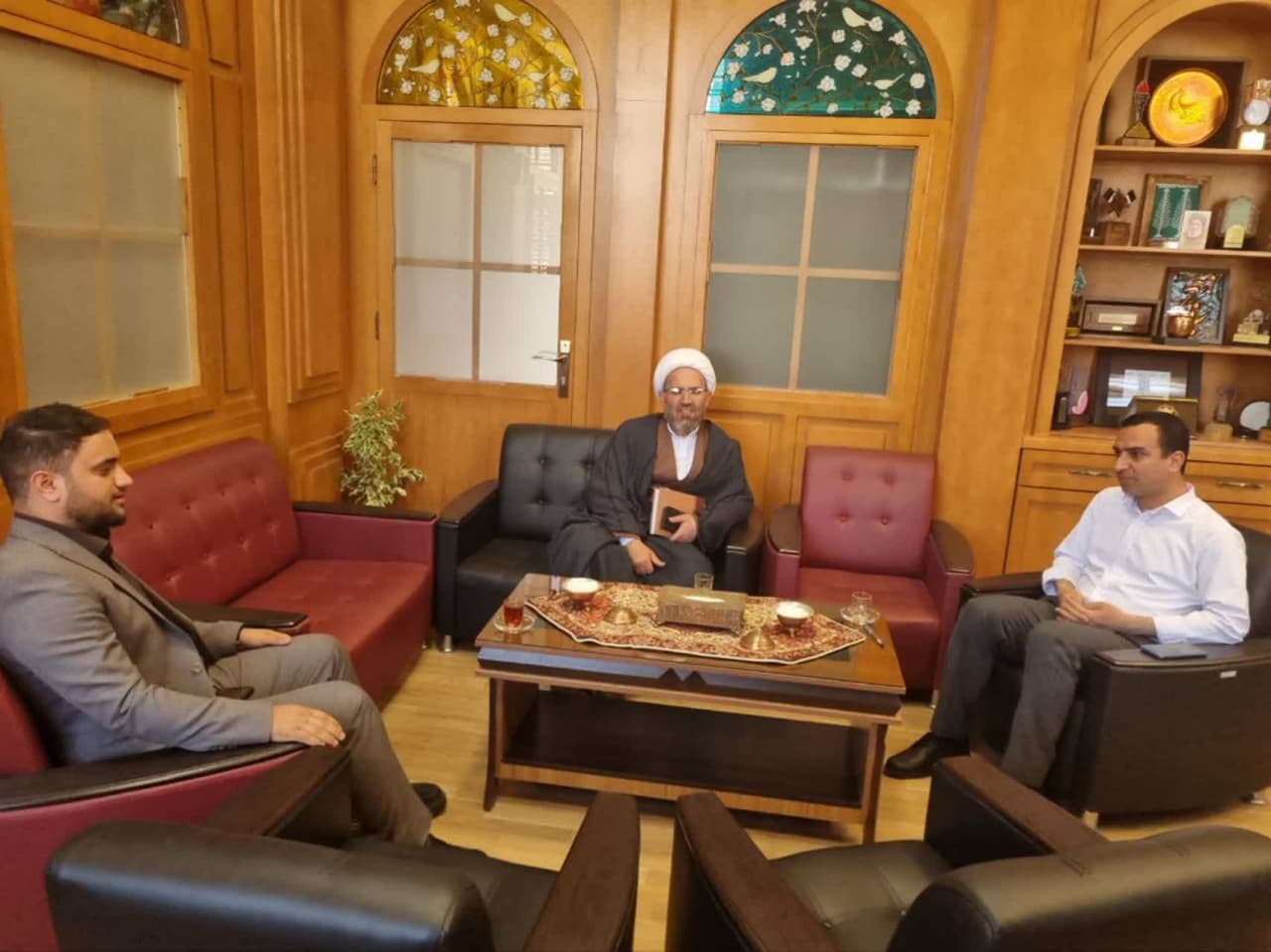 نشست و دیدار صمیمی دبیر و مسئول روابط عمومی ستاد امر به معروف و نهی از منکر استان زنجان با سرپرست سازمان فرهنگی، اجتماعی و ورزشی شهرداری زنجان