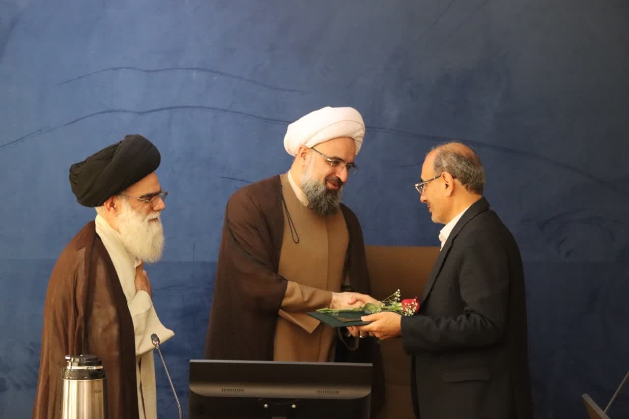 جلسه تقدیر از فعالان فرهنگی مراکز درمانی استان قم
