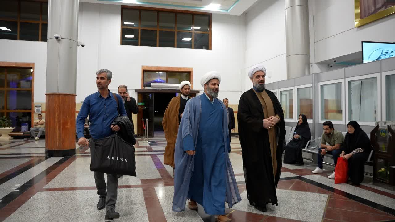 حجت الاسلام و المسلمین دکتر طاهری آکردی دبیر ستاد امر به معروف و نهی از منکر کشور و هیئت همراه به یزد وارد شدند