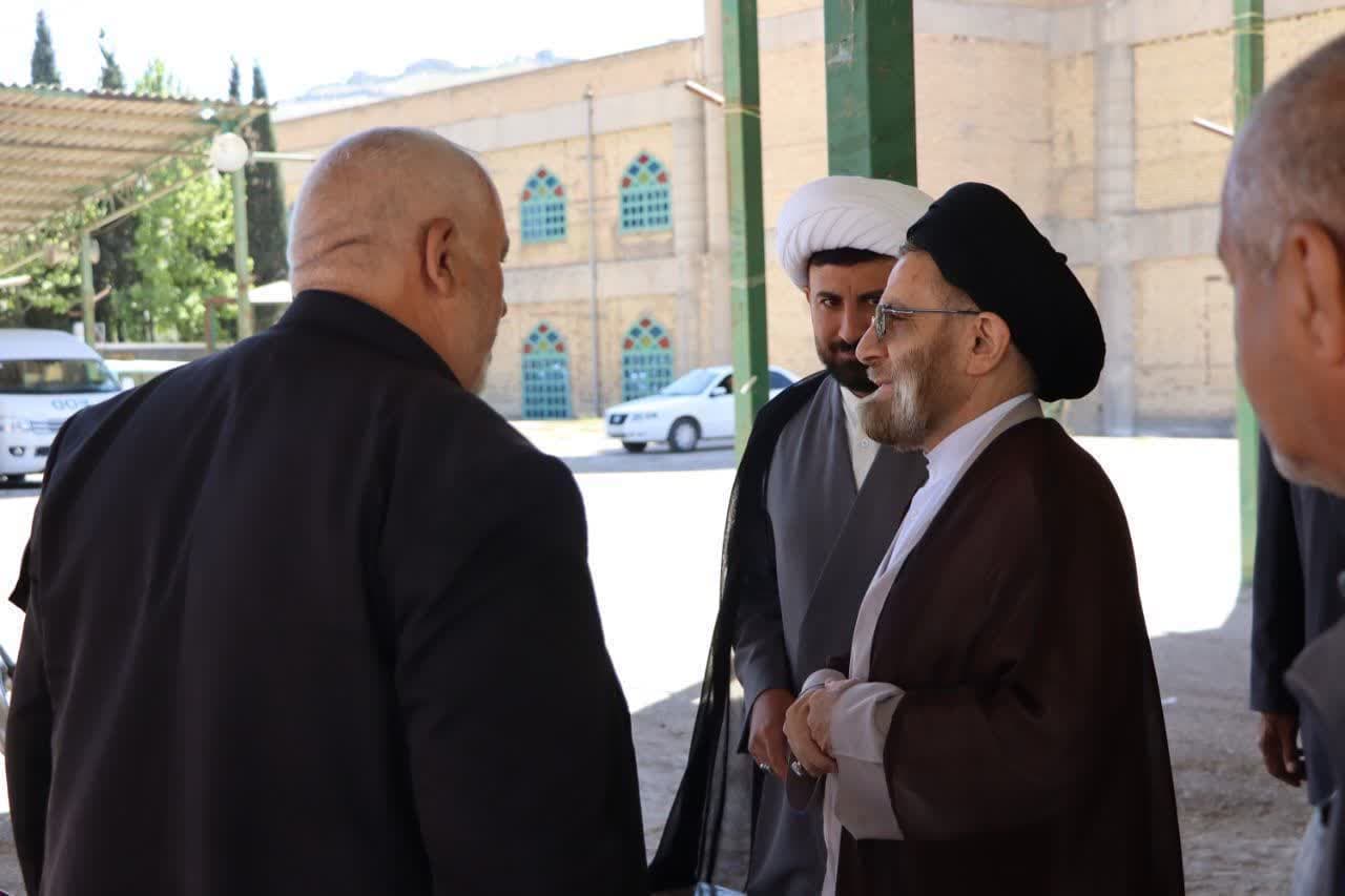 امام جمعه خرم‌آباد از میز خدمت ستاد امر به معروف و نهی از منکر بازدید کرد