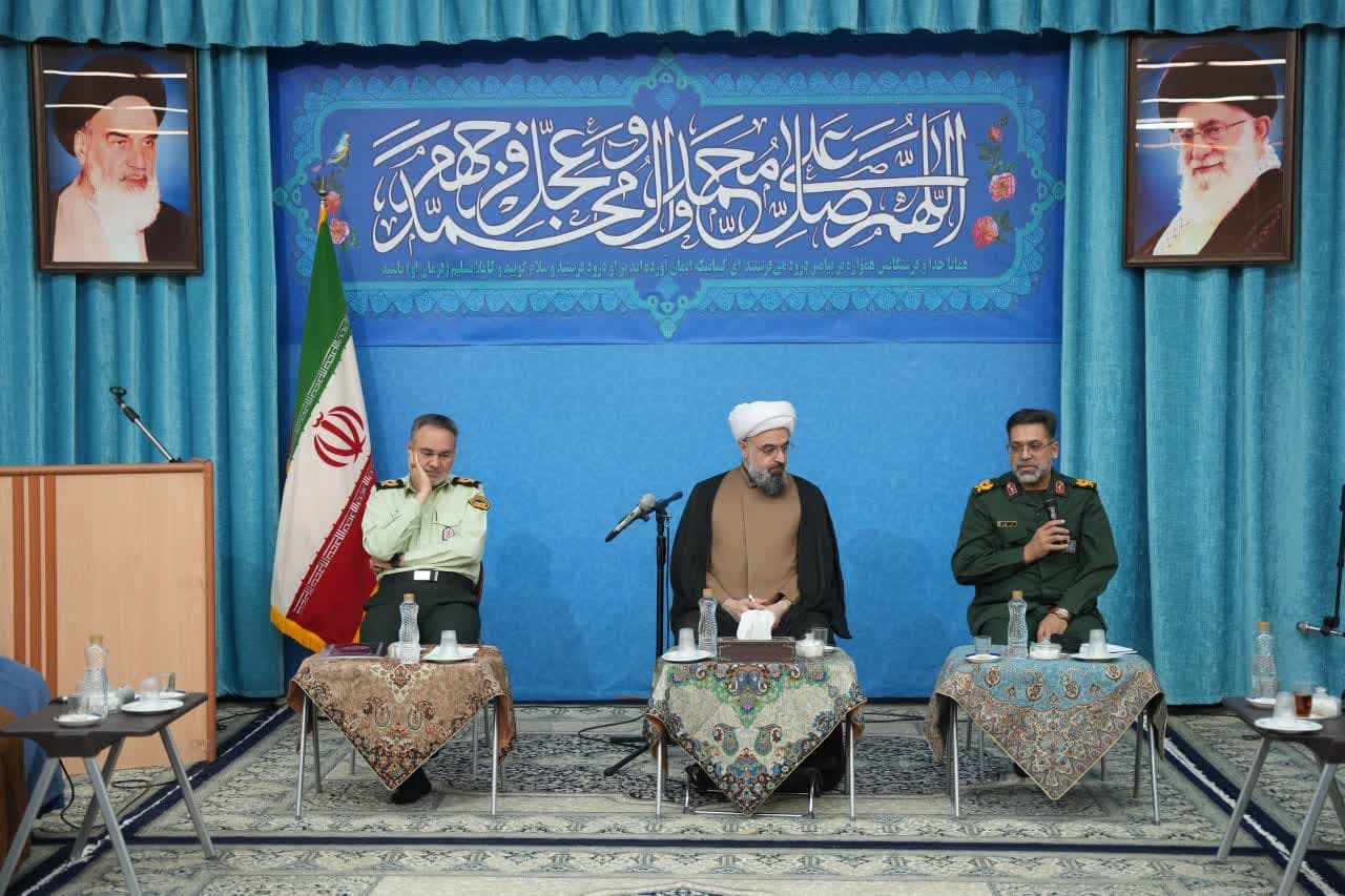 جلسه مشترک ستاد امر به معروف و نهی از منکر با فرماندهان نظامی و انتظامی استان یزد در دفتر امام جمعه برگزار شد