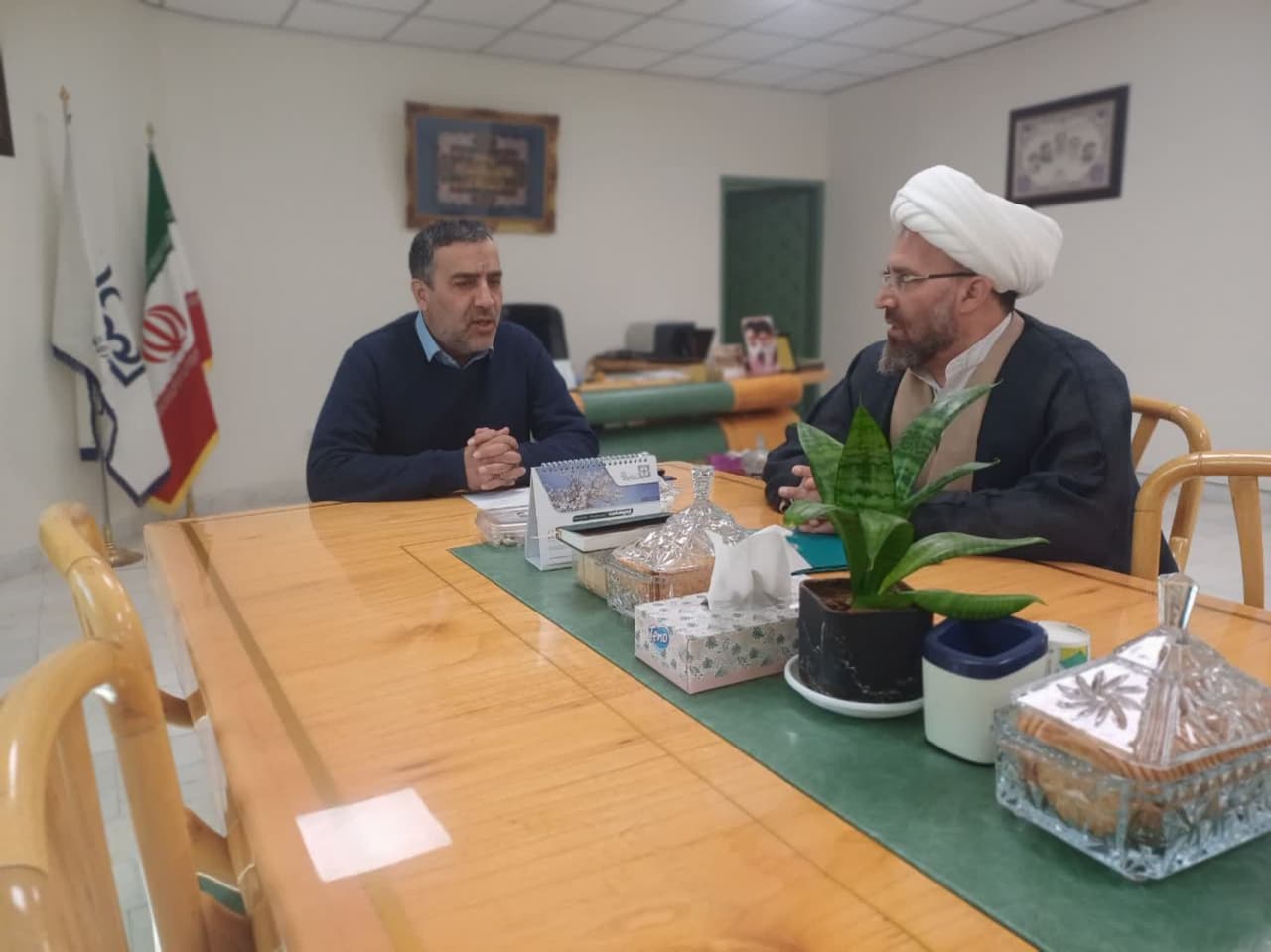  نشست صمیمانه دبیر ستاد امر به معروف ونهی از منکر استان زنجان با رئیس دانشگاه زنجان جناب آقای دکتر بازرگان و معاون فرهنگی دانشگاه.