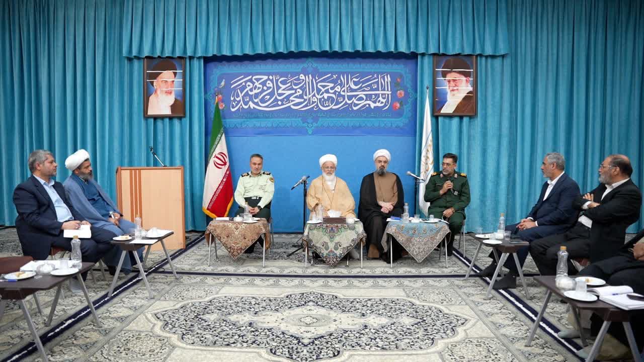 جلسه اعضای ستاد ماده ۲۰ قانون امر به معروف و نهی از منکر در یزد در دفتر امام جمعه برگزار شد