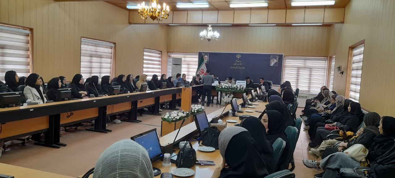 جلسه توجیهی آرایشگران زنانه با حضور دادستان محترم و دبیر محترم ستاد امر به معروف شهرستان خدابنده برگزار گردید.