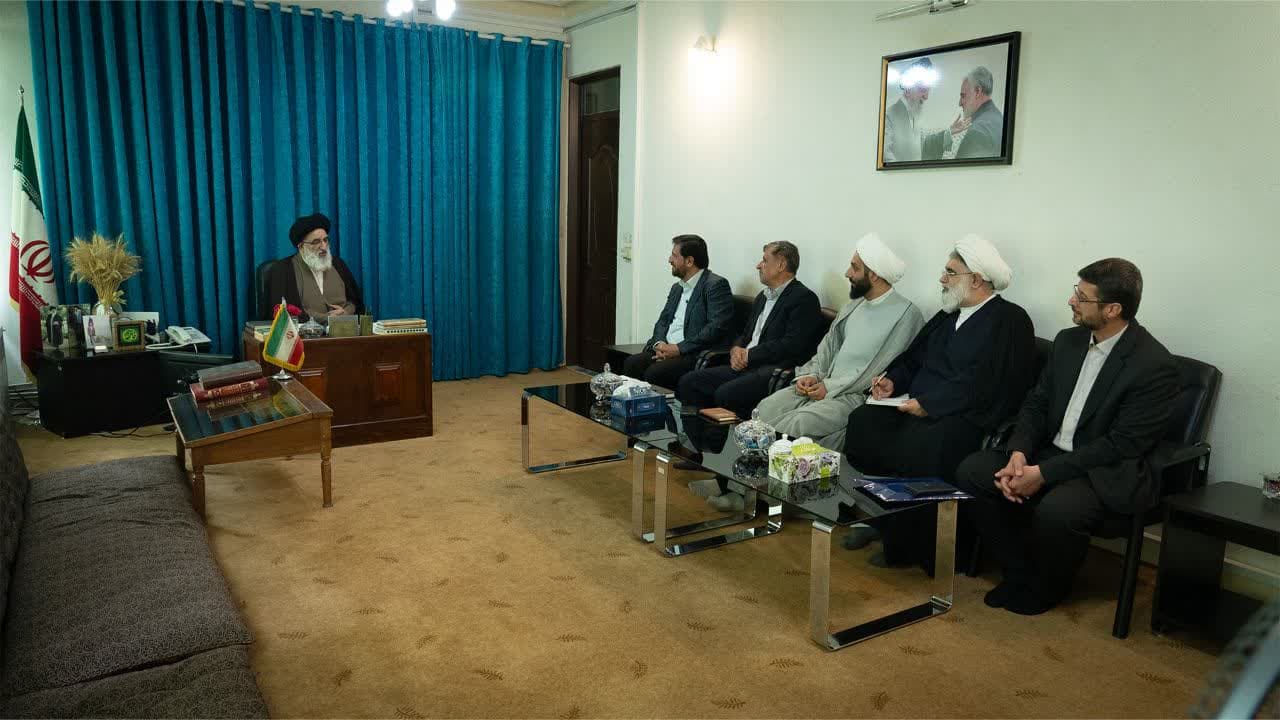دیدار دکتر زهره ای با آیت الله حسینی همدانی نماینده محترم ولی فقیه و رئیس ستادامر به معروف و نهی از منکر استان البرز